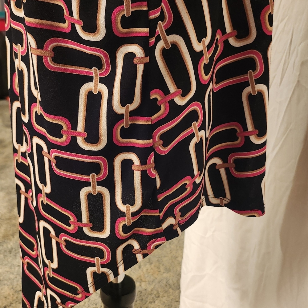 Geometric Patterned Women's Top - Picture 3 of 4